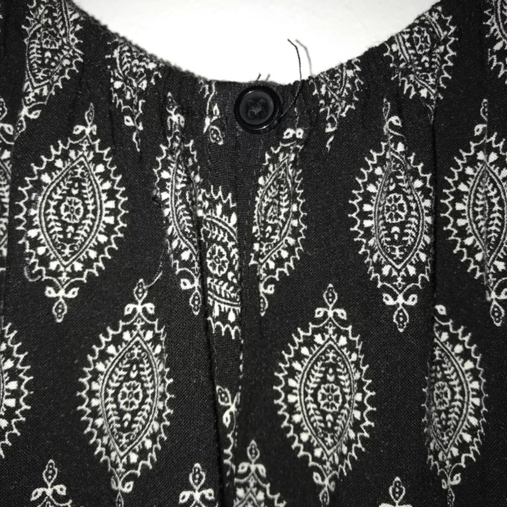 patterned romper - Picture 7 of 7